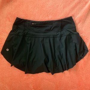 LULULEMON tennis skirt w built in shorts
